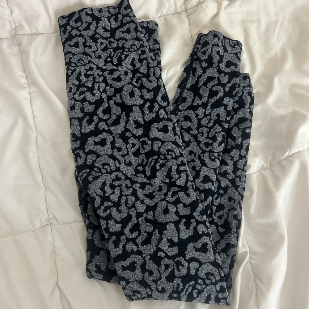 Black and Gray Leopard Print Leggings